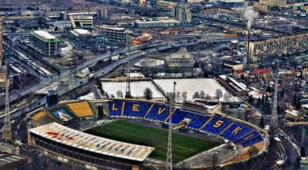 350 екзплозив герена избухва централната трибуна