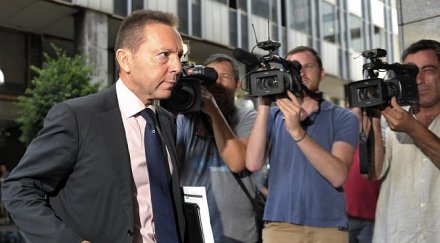 гръцкият финансов министър получи куршум плик