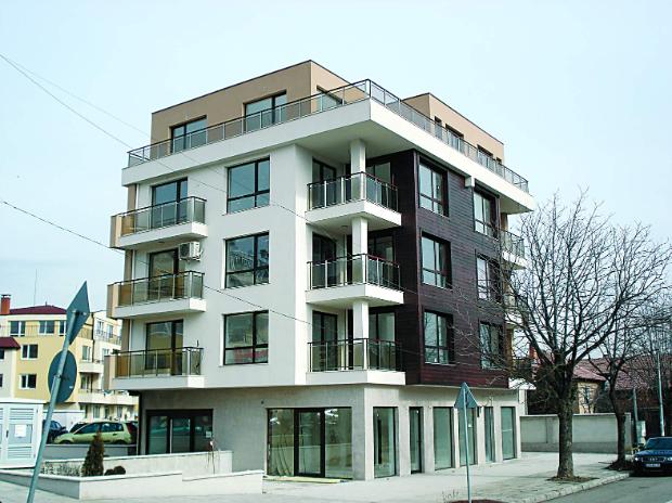 За Външно няма криза - купи си блок за 4 млн. лева