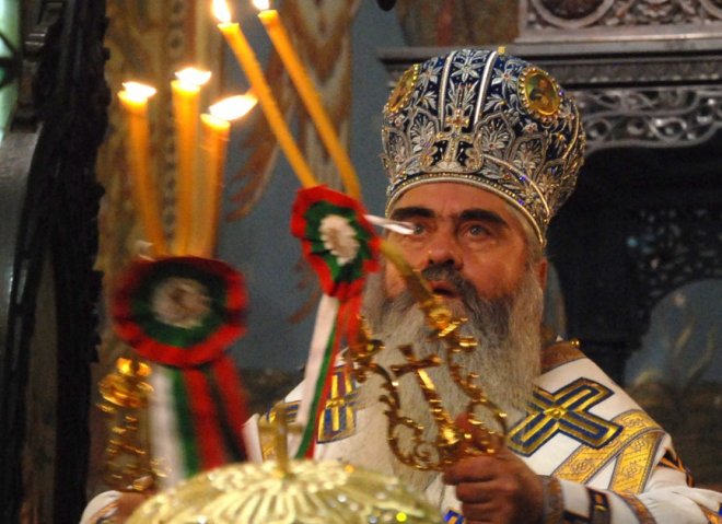 Почитат Дядо Максим с литургия 