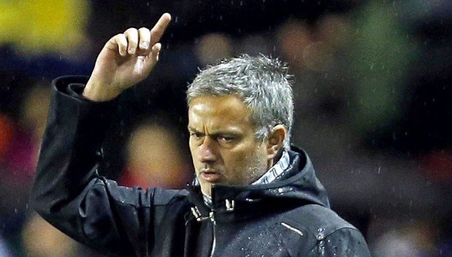 Моуриньо чака обаждане от Абрамович, за да се върне в Челси