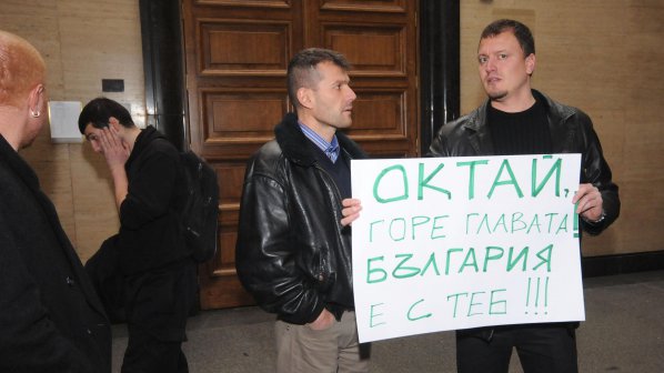 Хиляди обещаха, стотина подкрепиха Октай 