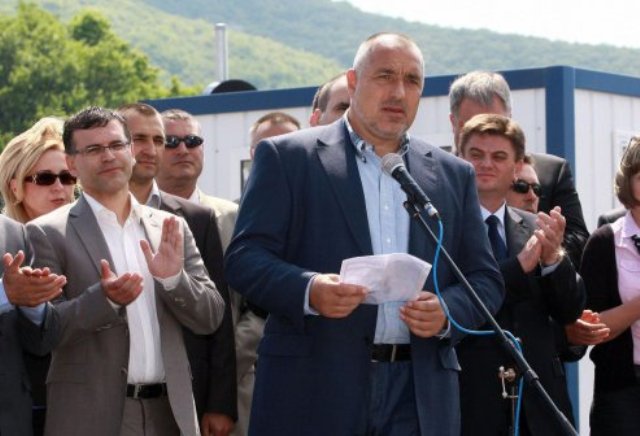 Борисов „открива” обекти четвърти ден поред