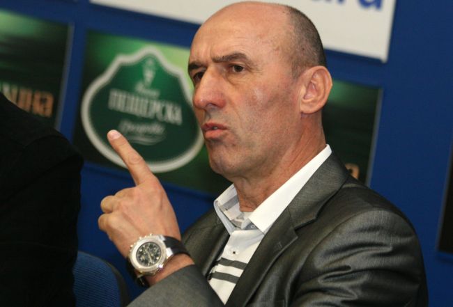 Йешич вдигна ръце от Перота