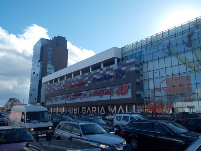 Eвакуираха хиляди от мол България, а после ги приканиха да се върнат