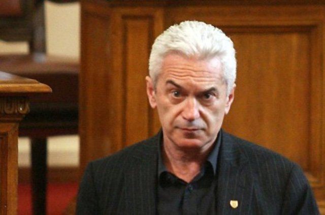 Атака изпадна в международна изолация