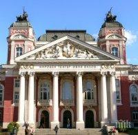 Актьори учат деца на пожарна безопасност
