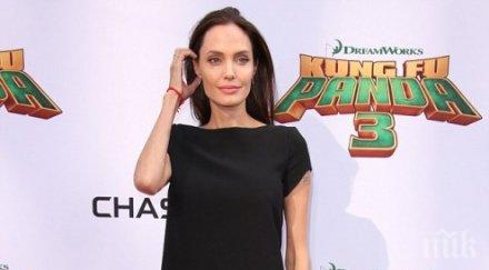 ходеща закачалка анджелина джоли слаба всякога