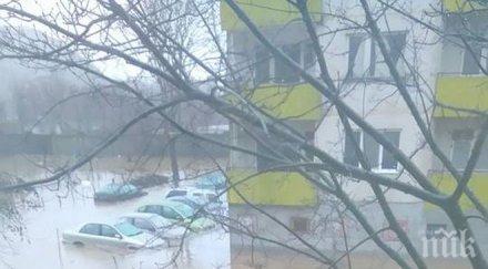есклузивно пик потресаващи снимки крумовград става страшно река крумовица прелива залива града