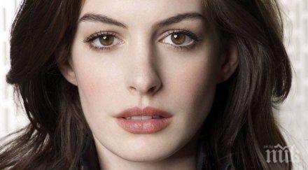 хатауей усамотява пише роман