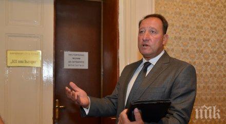 ангел найденов министърът отбраната политизира отношението висшите командни кадри армията