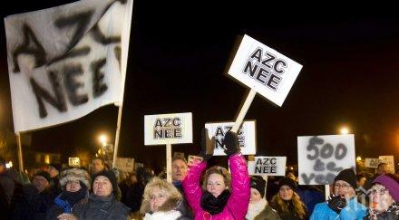 демонстрации против изграждането бежански център холандския град хееш