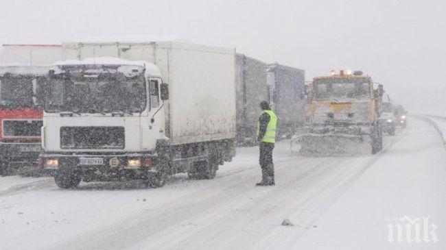 Отвориха пътя Русе-Разград за автомобили, камионите чакат