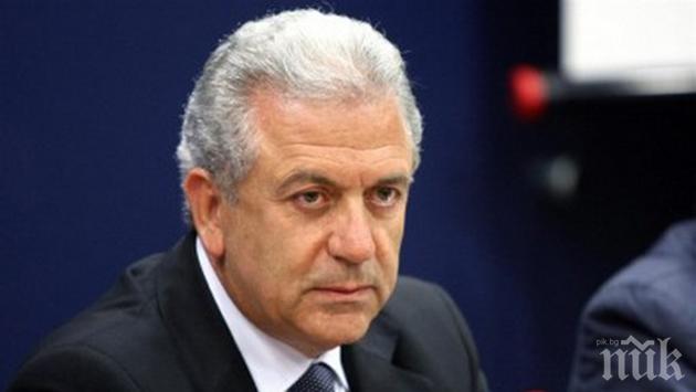 Аврамопулос: Хотспотовете в Гърция и Италия ще бъдат построени за четири седмици