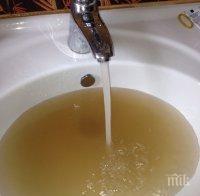 Общински жилища заливат със смрад и фекалии булевард в Хасково (СНИМКИ)