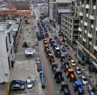 Трактори блокираха движението в центъра на Солун
