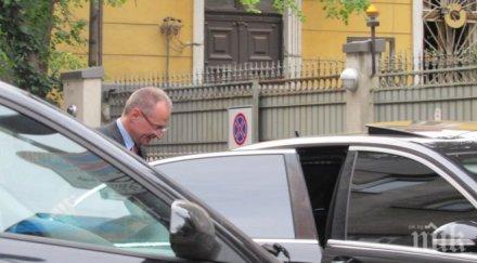 позор лозан панов призна смс адвокат иван тодоров последва оставка заради крещящия конфликт интереси обновена