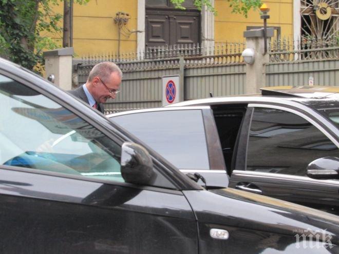 Позор! Лозан Панов си призна за СМС-а с адвокат Иван Тодоров! Ще последва ли оставка заради крещящия конфликт на интереси? (обновена)