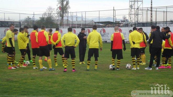 Ботев с първа тренировка в Турция