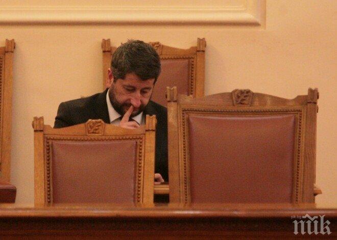 СКАНДАЛНО РАЗКРИТИЕ! Христо Иванов бъркал в делата на Софийския градски съд!
