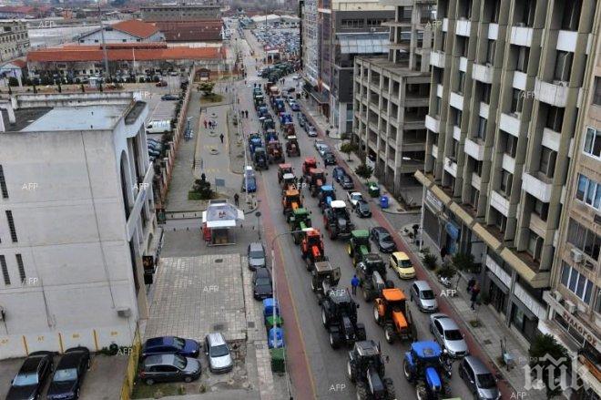 Трактори блокираха движението в центъра на Солун
