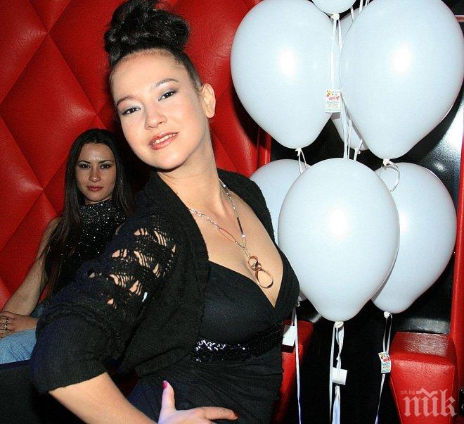 ЕКСКЛУЗИВНО! Заснеха метресата на Зографски в оргия с тираджия и аверите му