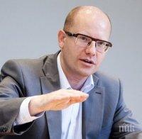 Премиерът на Чехия: В Македония и България може да бъде създадена подсилена шенгенска граница
