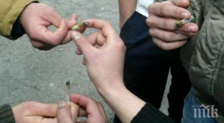 дрога закуска бпагоевградско задържаха непълнолетен канабис двама годишни арестувани