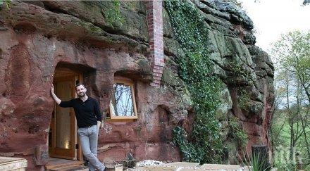 уникално човек превърна пещера 250 милиона години уютен дом разполага