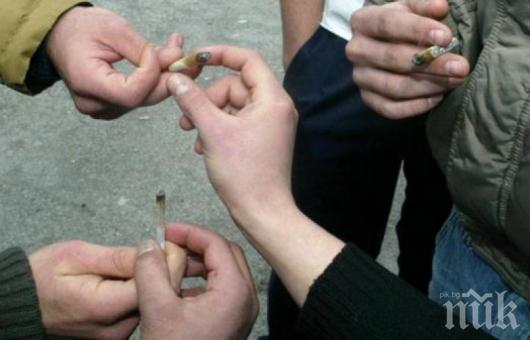 Дрога за закуска в Бпагоевградско! Задържаха непълнолетен с канабис, други двама 18-годишни са арестувани