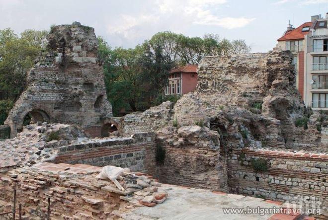 ПИК TV: Римските терми във Варна заприличаха на бензиностанция