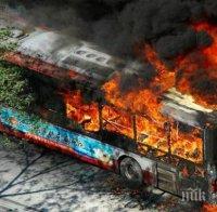 Микробус пламна в движение край Разлог 