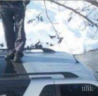 Джип затъна между Мездра и Враца (снимки)