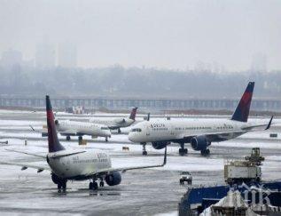 самолет америкън еърлайнс приземи аварийно заради ранени борда