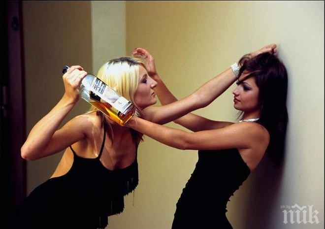 Екслюбовница и съпруга в яростна схватка, скубаха се и се биха