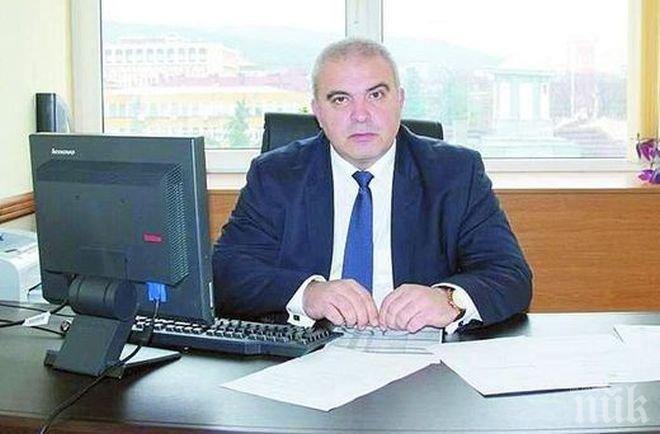 Рицар тамплиер влиза в парламента