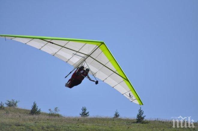 Екшън във въздуха край Дупница! Делтапланерист падна от небето

