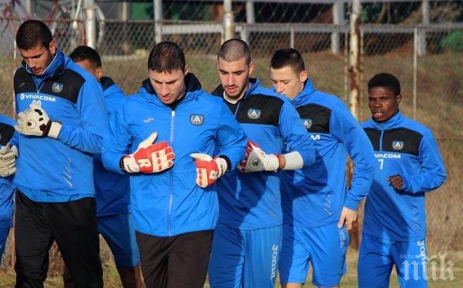 11-те на Левски за първата контрола в Анталия