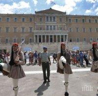 Кметът на Атина едиствен в Гърция подписа споразумение за съжителство между еднополови двойки