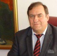 СКАНДАЛ! Евстатиев карал 16-годишната Ирена да пият водка на екс! Насилникът опитва да се изкара луд пред съда! 