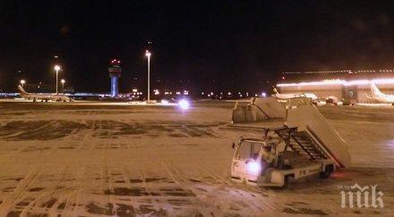 ексклузивно пик страховито меле борда приземи извънредно самолет летище софия