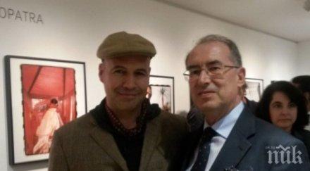 холивудската звезда били зейн черпи наш дипломат