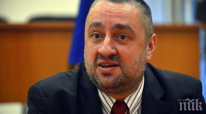 Ясен Тодоров показа телефона си (снимка)