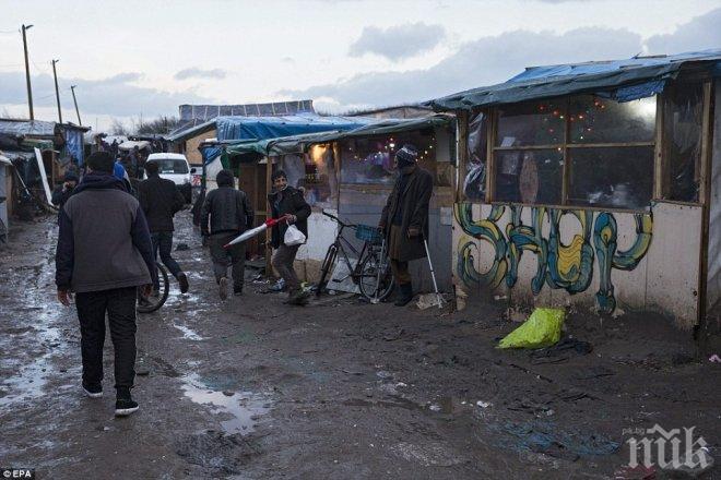 Близо 37 хиляди бежанци са влезли в Европа по море от началото на годината
