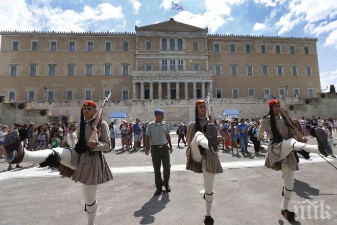 Кметът на Атина едиствен в Гърция подписа споразумение за съжителство между еднополови двойки