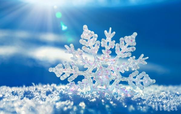 Учен отглежда снежинки “идентични близнаци”
