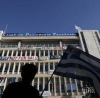 Заплашената Гърция се ангажира да подобри регистрацията на мигранти