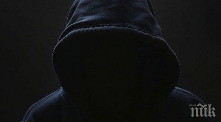 младеж нахлу стаята гаджето завари леглото майка