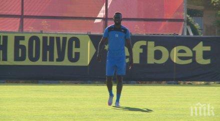 изгонен левски желан френски елитен отбор