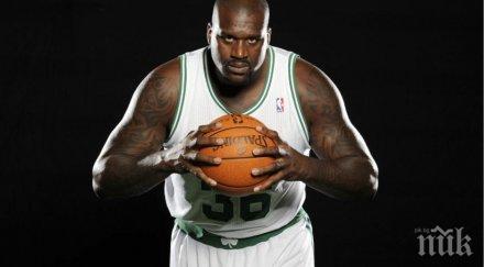 вдигат статуя шакил онийл